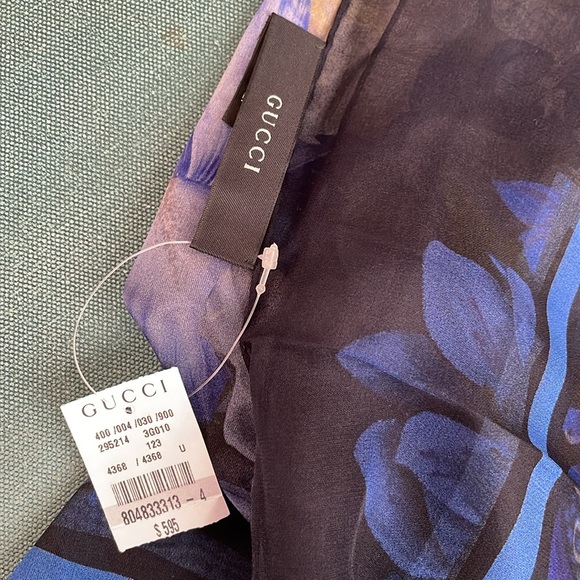Authentic Gucci Floral Silk Scarf - Picture 10 of 11